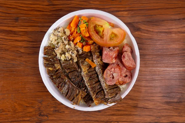 Brezilya 'nın otantik beslenme çantası, daha çok marmitex olarak bilinir, Brezilya' dan geleneksel yemeklerle yapılır.