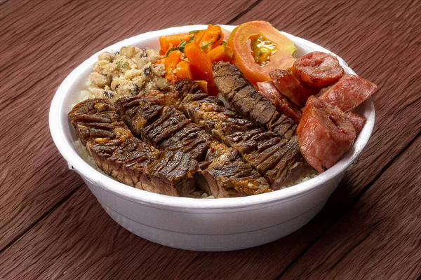 Brezilya 'nın otantik beslenme çantası, daha çok marmitex olarak bilinir, Brezilya' dan geleneksel yemeklerle yapılır.