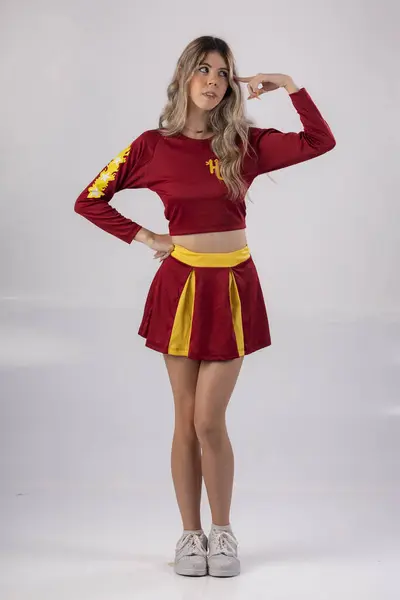 Genç bir kadın, değişik pozları ve yüz ifadeleri olan amigo kız.