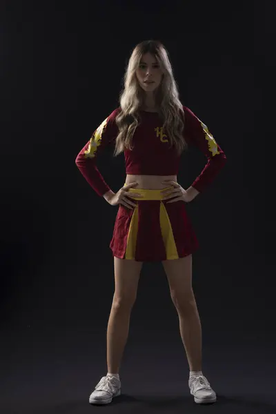 Genç bir kadın, değişik pozları ve yüz ifadeleri olan amigo kız.