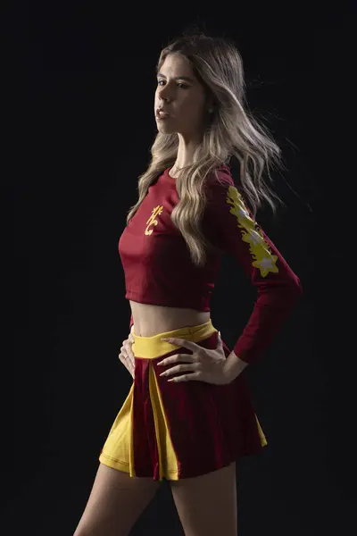 Genç bir kadın, değişik pozları ve yüz ifadeleri olan amigo kız.