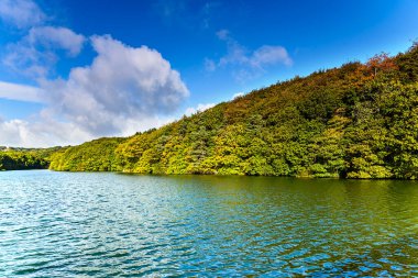 Linacre Reservoirs Parktaki nehrin güzel manzarası