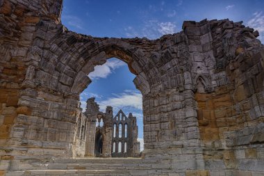 Eski şehrin kalıntıları. Kutsal duvarın yıkıntıları. Eski kasabanın en ünlü simgesi.