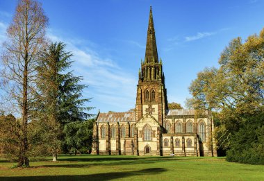 Clumber Park, güzel kilise binasının manzaralı manzarası.