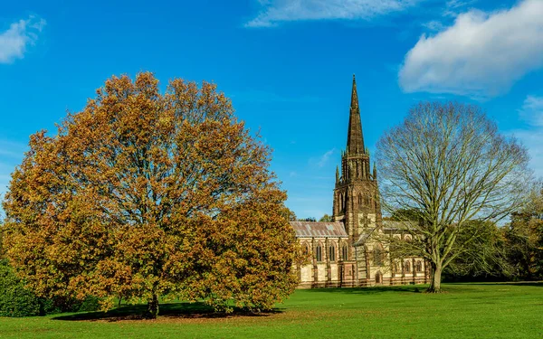 Clumber Park, güzel kilise binasının manzaralı manzarası.