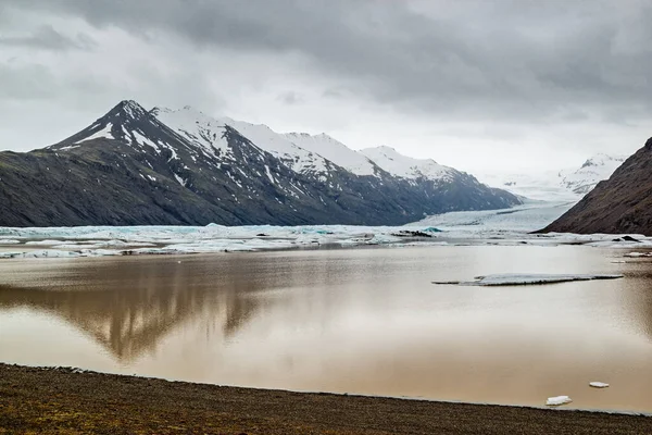 Heinabergsjokull Παγετώνας Και Λιμνοθάλασσα Στην Ισλανδία Μια Συννεφιασμένη Ημέρα — Φωτογραφία Αρχείου