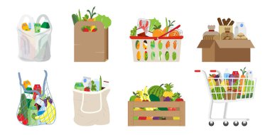 Beyaz arka planda izole edilmiş alışveriş torbaları ve sepetler.