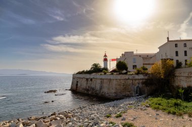 Ajaccio, Fransa - 26 Ekim 2022, Korsika Ajaccio Limanı, Akdeniz 'deki bu Fransız adasının başkentinde deniz feneri