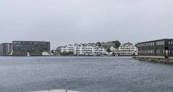Haugesund Norveç Temmuz 2023 Haugesund Limanındaki Modern Evler Apartmanlar Kopya — Stok fotoğraf