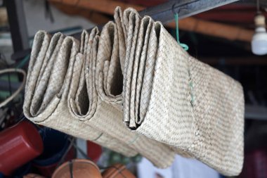 Cakarta, Endonezya Mei 4.2024: Pandan yapraklarından yapılmış minderler satılığa çıkarıldı. Odaklanamadı