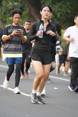 Asyalılar Sudirman-Thamrin bölgesinde koşuyorlar. Arabasız gün Sudirman - Thamrin. Odaklanamadı