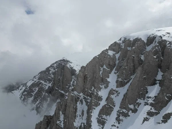 Karlı güzel dağ manzarası