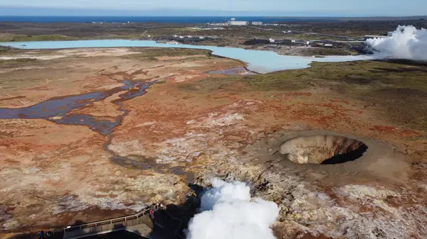 Kışın nehrin güzel manzarası