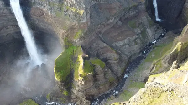 Прекрасний Водоспад Горах — стокове фото
