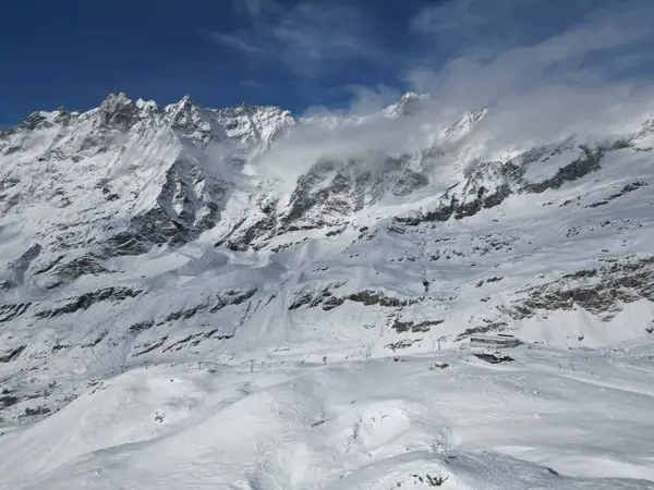Dağların güzel manzarası