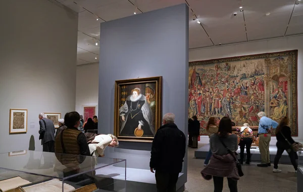Nueva York Octubre 2022 Los Visitantes Galería Tudor Museo Metropolitano — Foto de Stock