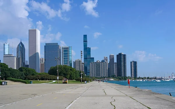 Chicago Lakefront Spår Med Centrum Skyline Och Navy Pier Fjärran — Stockfoto