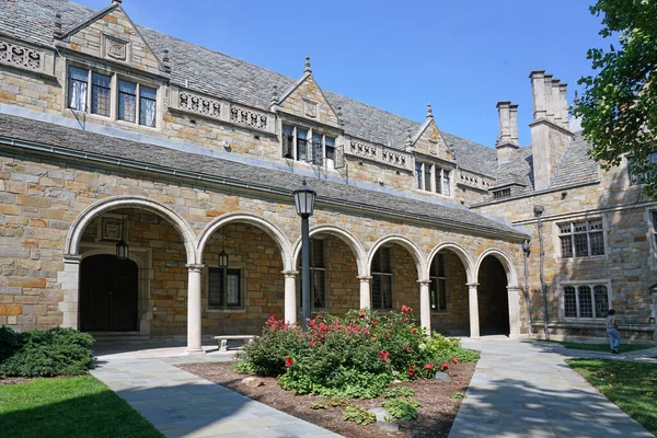 阿博尔 Ann Arbor 密歇根密歇根 密歇根大学校园 传统哥特式石砌建筑 有山墙 — 图库照片