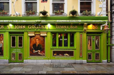 Dublin 'in Temple Bar bölgesindeki renkli bir bar, adını James Joyce' un bir arkadaşından almış.