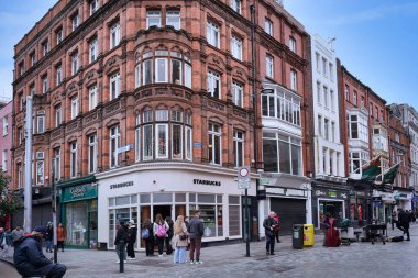 Grafton Caddesi, Dublin 'de popüler bir yaya alışveriş merkezi.