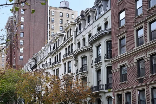 Manhattan Rua Residencial Perto Central Park Com Mistura Moradias Prédios — Fotografia de Stock