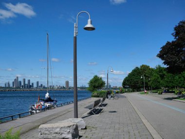 Toronto Gölü 'nün Ontario kıyısı boyunca koşu ve bisiklet yolu