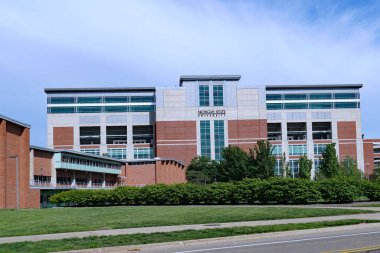Doğu Lansing, Michigan - 11 Mayıs 2024: Michigan Eyalet Üniversitesi atletizm programlarıyla ünlüdür ve kendisine adanmış çok sayıda binası vardır.