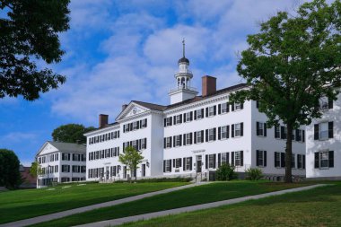 Dartmouth Koleji, Sarmaşık Birliği Üniversitesi. Koloni döneminden kalma.