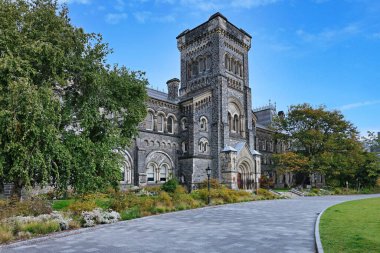 Toronto, Kanada - 6 Ekim 2024: Toronto Üniversitesi Üniversite Binası