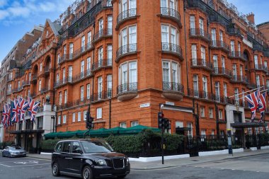 Claridges, Famous London five star hotel clipart