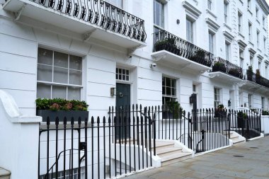 Orta Londra yerleşim bölgelerinin tipik beyaz sıva evleri