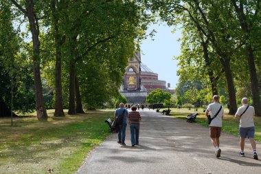 Walking path through Kensington Gardens, heading towards the Prince Albert Memorial clipart