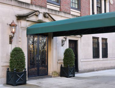 Long awning extending over the sidewalk, typical of elegant New York City apartment buildings clipart