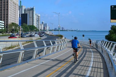Chicago, ABD - 29 Ağustos 2022: Lakeshore Yolu Şikago 'nun Gold Coast bölgesinde, Michigan Gölü eğlence parkurunda