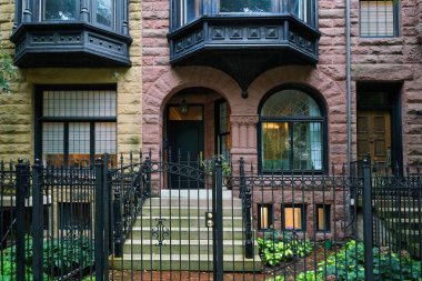 Chicago Gold Coast bölgesi, 19. yüzyıldan kalma taş evler.