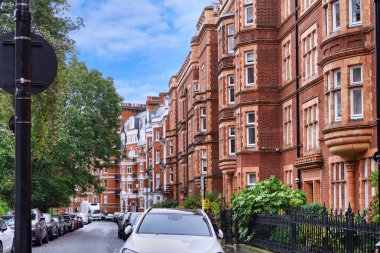 Londra 'nın merkezindeki eski apartman daireleri.