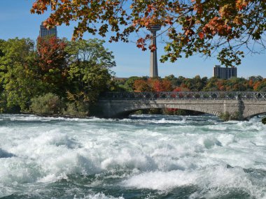 Şelalenin yukarısındaki Niagara Nehri 'nde
