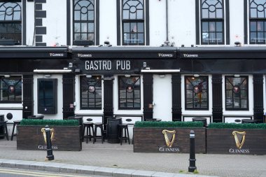 Dublin, İrlanda, Gastro Bar 'ın açık verandası.