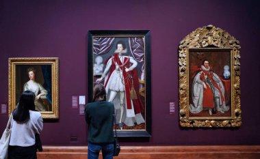 Buckinghan Dükü Sarah Churchill ve I. James 'in Londra' daki Ulusal Portre Galerisi 'ndeki resimleri.