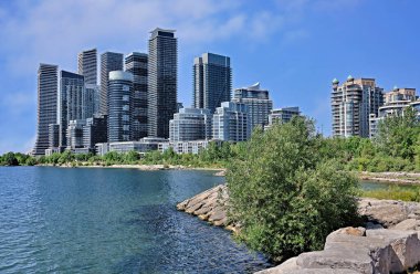 Modern yüksek binaların mahallesi.