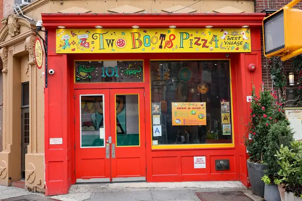 Greenwich Village 'daki renkli pizza restoranı.