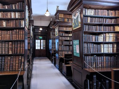 Dublin, İrlanda, Marsh Kütüphanesi, 1700 'lerin başından kalma.