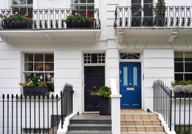 Orta Londra, İngiltere 'nin tipik beyaz konakları