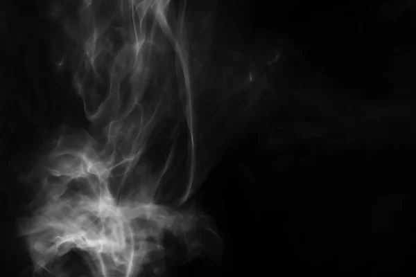 从茶或咖啡热水中提取出的美丽的白色抽象蒸汽在黑色孤立的背景下烟雾污染 干冰鬼的概念 — 图库照片