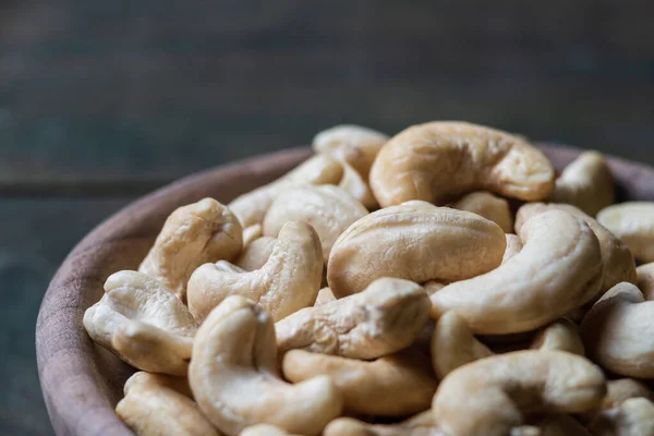 Mangkuk Dengan Kacang Mete Organik Mentah Dikupas Meja Kayu Pedesaan Stok Foto Bebas Royalti