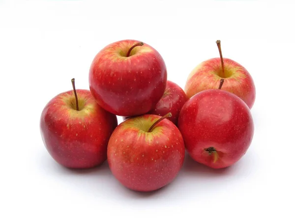 Φρέσκα Κόκκινα Μήλα Λευκό Φόντο — Φωτογραφία Αρχείου