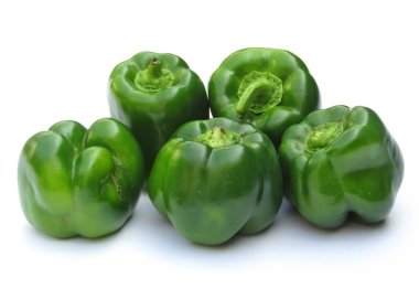 Beyaz arka plan üzerinde izole taze Capsicums 