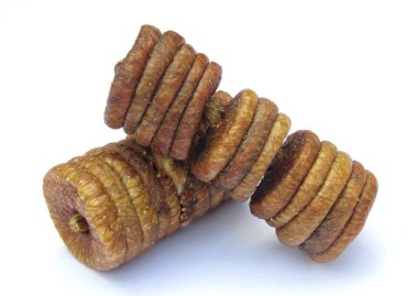 Beyaz arkaplanda incir ya da Anjeer 