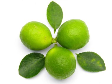 Yeşil Limon beyaz arkaplan yakın plan görünümü 