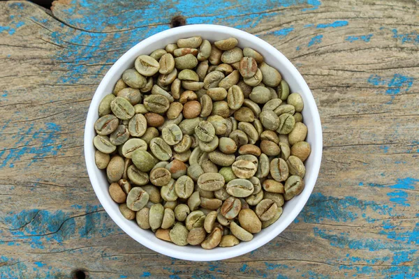 Zelené Kávové Boby Dřevěnou Lžící — Stock fotografie